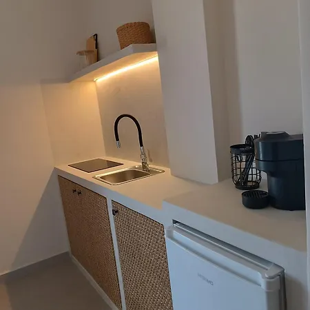 Petra Finikas (Syros)