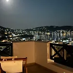 Petra Finikas (Syros)
