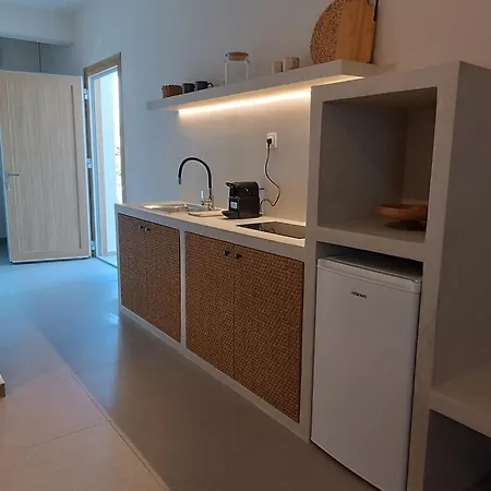 Petra Finikas (Syros)