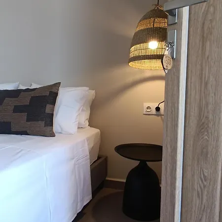 Petra Apartahotel Finikas (Syros)