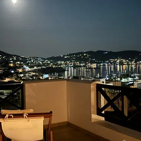 Petra Finikas (Syros)