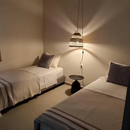 Petra Finikas (Syros)