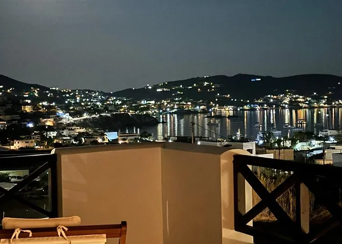 Petra Finikas (Syros)